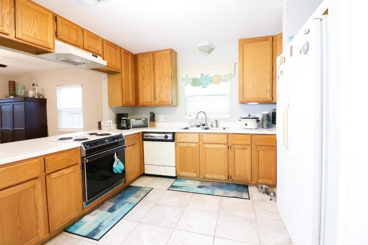 Sunny Daze Walk To Beach 2 Decks Pet Friendly Has A Mini Bar Galveston Exterior foto