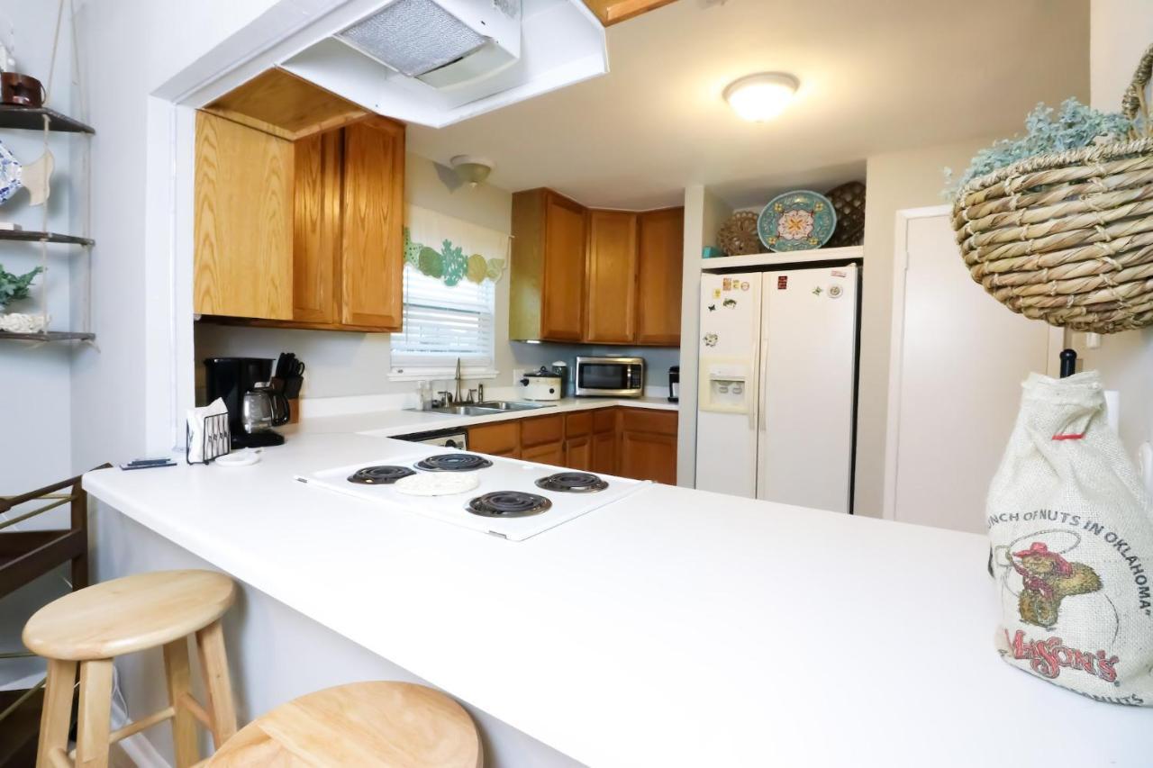 Sunny Daze Walk To Beach 2 Decks Pet Friendly Has A Mini Bar Galveston Exterior foto
