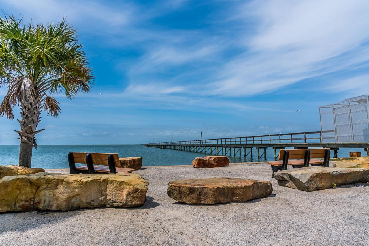 Sunny Daze Walk To Beach 2 Decks Pet Friendly Has A Mini Bar Galveston Exterior foto
